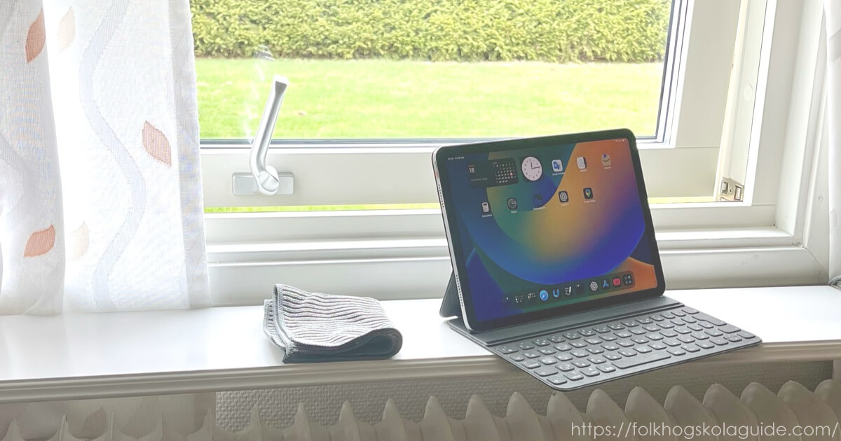 スウェーデンの寄宿学校の窓際に置かれたiPad