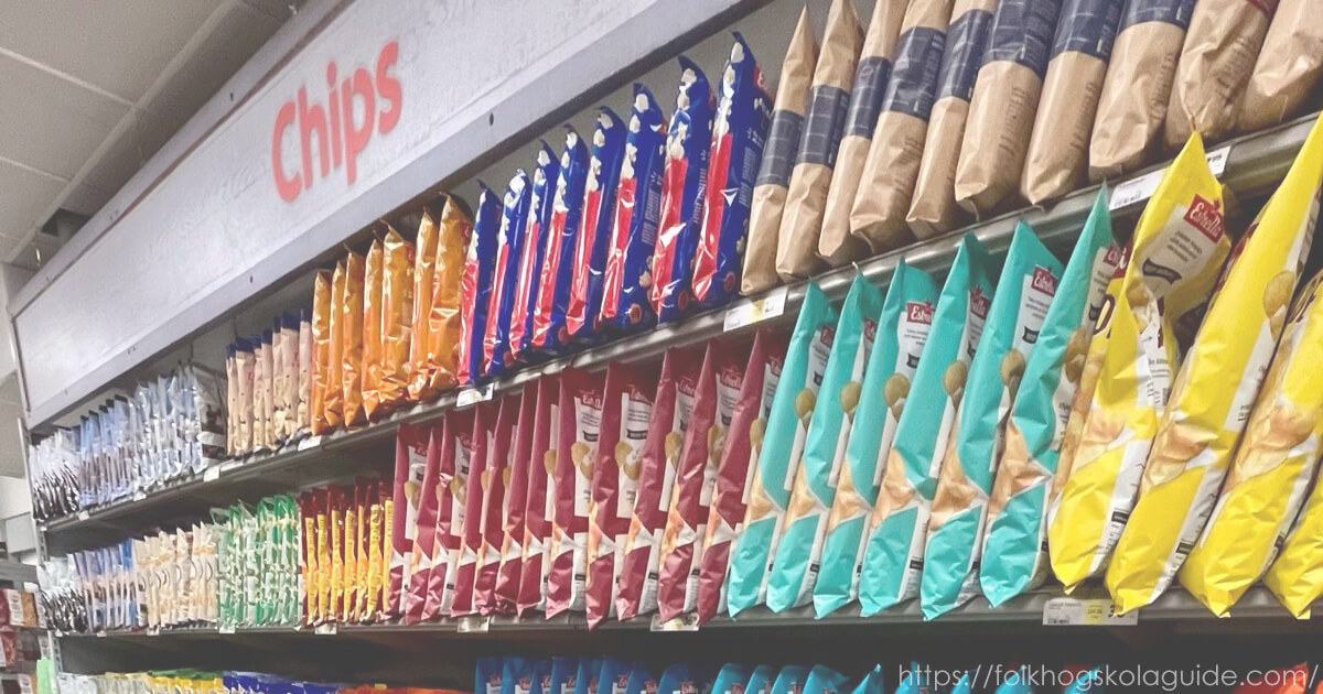 ストックホルムの駅前スーパーのお菓子売り場。